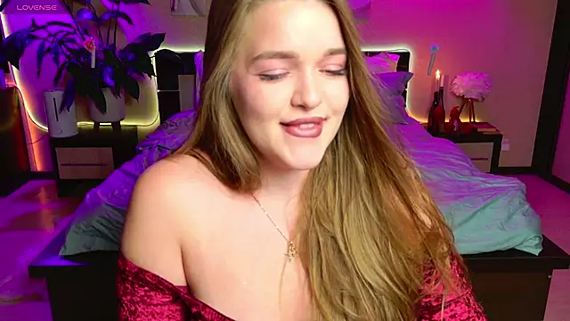 EmilyWhispers online show from July 9, 8:41 pm