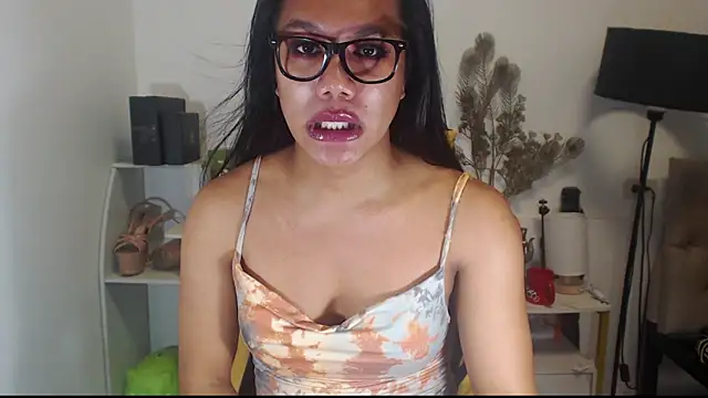 Snapshot of hugecockyurikaa chatting on October 15, 11:57 pm hugecockyurikaa online show from October 15, 11:57 pm