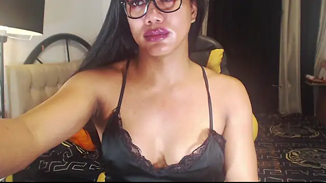 hugecockyurikaa online show from November 24, 9:37 pm