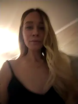 Snapshot of Anita_Delicious chatting on February 20, 8:22 pm Anita Delicious online show from February 20, 8:22 pm