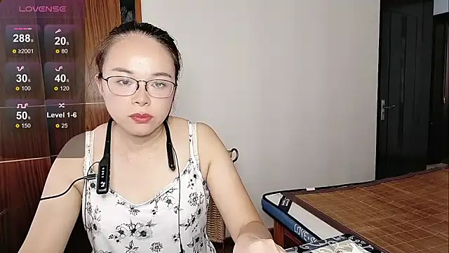 yueliang-166 online show from October 9, 8:15 am