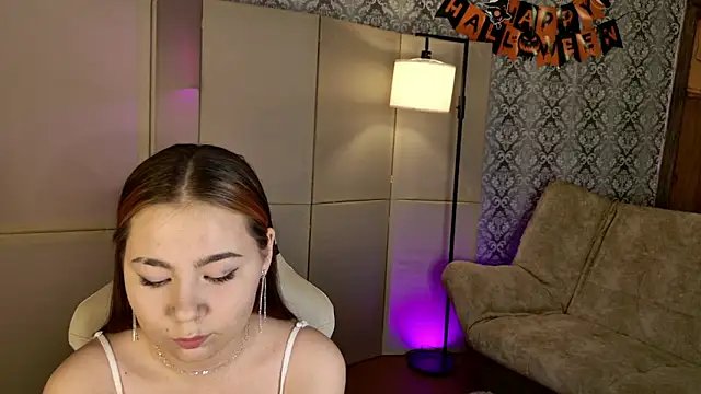 Snapshot of EmilyBlume chatting on October 30, 7:00 pm EmilyBlume online show from October 30, 7:00 pm