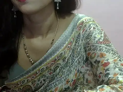 Snapshot of Laila_Cute chatting on July 9, 3:29 am Laila Cute online show from July 9, 3:29 am