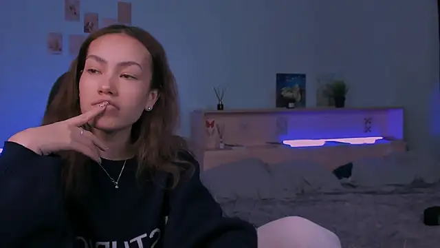 Snapshot of branchwithflowerss chatting on November 29, 6:02 am branchwithflowerss online show from November 29, 6:02 am