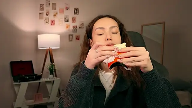 Snapshot of branchwithflowerss chatting on November 28, 12:49 pm branchwithflowerss online show from November 28, 12:49 pm