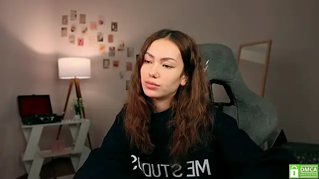 Snapshot of branchwithflowerss chatting on December 3, 11:53 am branchwithflowerss online show from December 3, 11:53 am