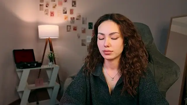 Snapshot of branchwithflowerss chatting on November 26, 12:05 pm branchwithflowerss online show from November 26, 12:05 pm