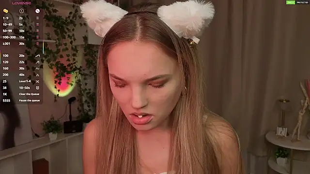 JulieLupo online show from November 21, 6:12 am