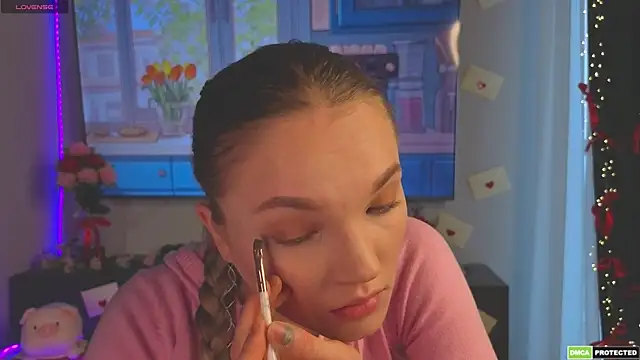 JulieLupo online show from April 2, 6:09 am