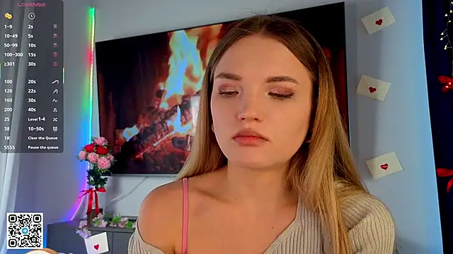 JulieLupo online show from February 19, 6:10 am