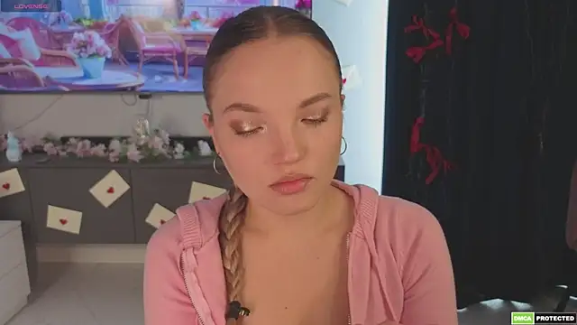 JulieLupo online show from April 10, 6:42 am