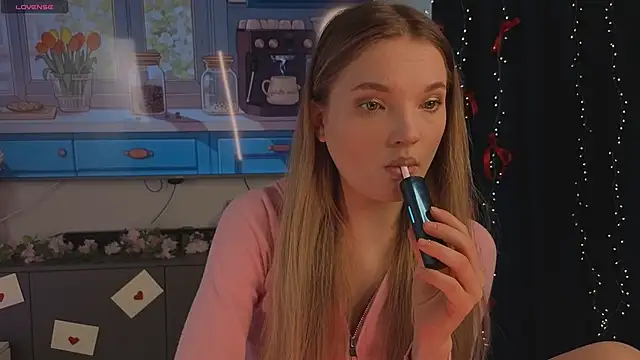 JulieLupo online show from March 22, 7:32 am