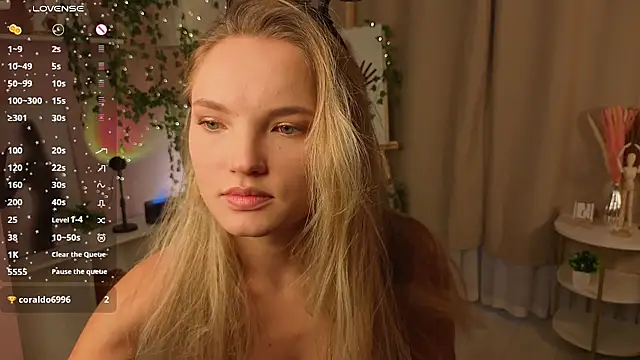 JulieLupo online show from November 11, 6:08 am