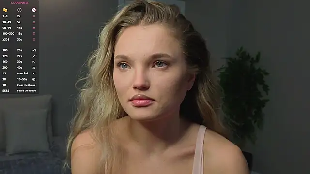 JulieLupo online show from December 23, 9:08 am