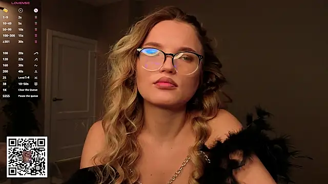 JulieLupo online show from January 9, 6:09 am