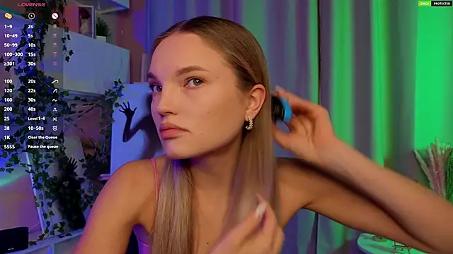 JulieLupo online show from December 1, 7:20 am