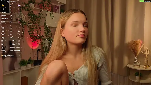 JulieLupo online show from November 16, 6:07 am