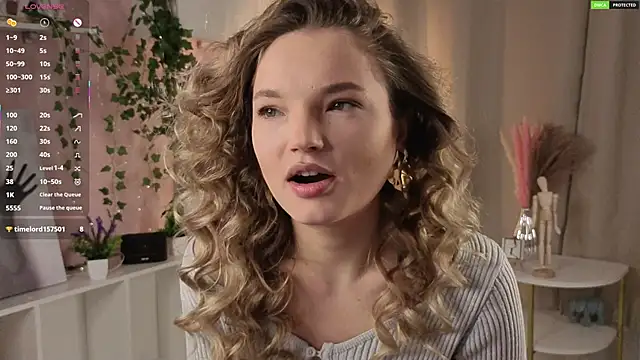 JulieLupo online show from December 21, 6:15 am