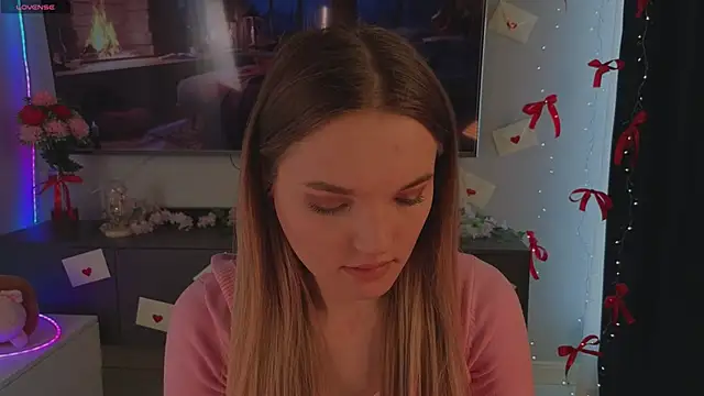 JulieLupo online show from March 21, 6:36 am