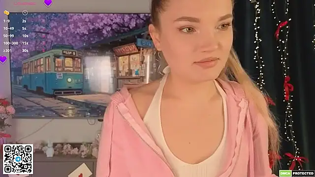 JulieLupo online show from April 11, 7:45 am