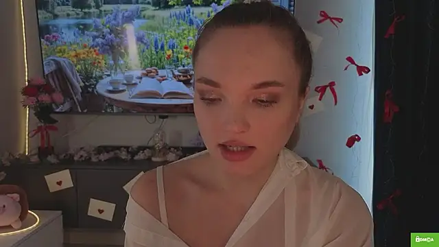 JulieLupo online show from March 19, 6:46 am