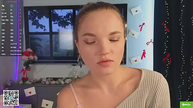 JulieLupo online show from March 12, 6:06 am