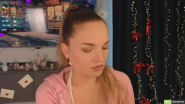 JulieLupo online show from April 11, 6:54 am