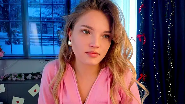 JulieLupo online show from February 22, 6:16 am