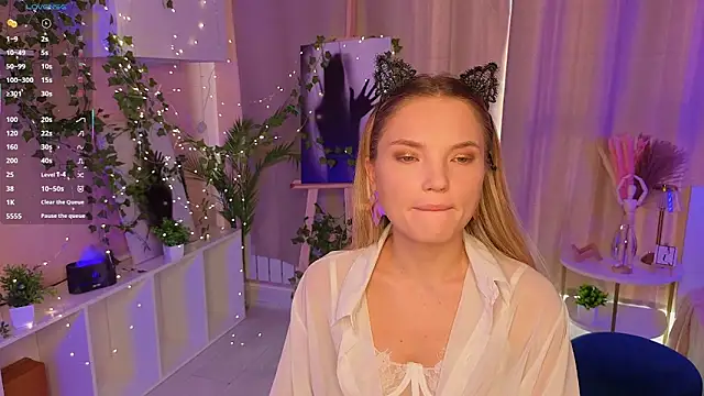 JulieLupo online show from November 7, 6:07 am