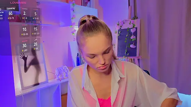 JulieLupo online show from October 24, 6:23 am