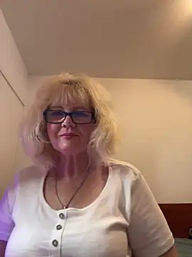 Snapshot of BoloshkaBlonda chatting on October 15, 7:44 pm BoloshkaBlonda online show from October 15, 7:44 pm