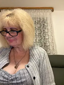 BoloshkaBlonda online show from November 17, 6:45 pm