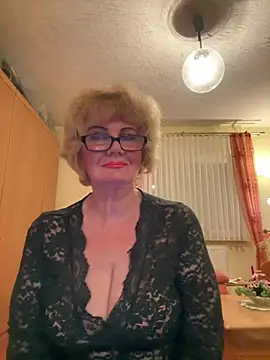 Snapshot of BoloshkaBlonda chatting on May 7, 8:12 pm BoloshkaBlonda online show from May 7, 8:12 pm