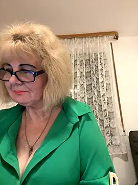 BoloshkaBlonda online show from November 29, 6:30 pm