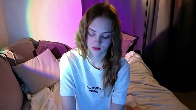 Snapshot of midnightMaya chatting on October 16, 9:23 pm midnightMaya online show from October 16, 9:23 pm