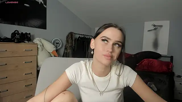 Lisa  Johnson online show from October 31, 12:07 am