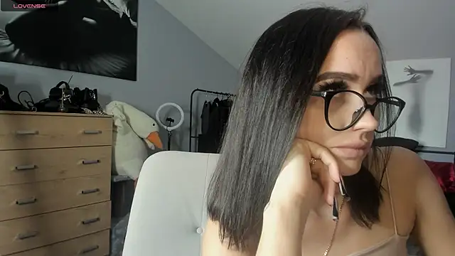 Lisa  Johnson online show from October 30, 12:09 am