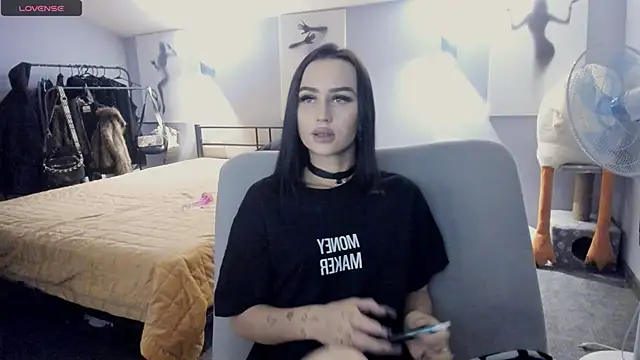 Lisa  Johnson online show from November 6, 12:25 am