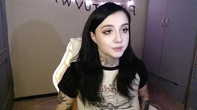 Rin andersonn online show from November 28, 8:20 pm