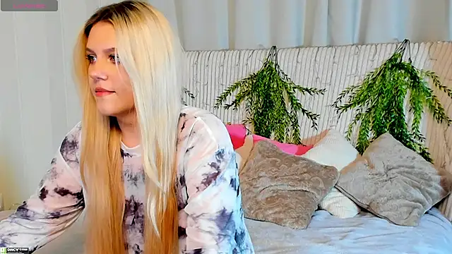 Snapshot of Malisha_kiss chatting on October 25, 9:30 am Malisha kiss online show from October 25, 9:30 am