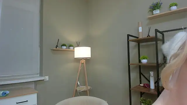 PocketDollX online show from March 11, 3:06 pm