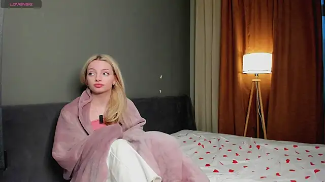 PocketDollX online show from April 9, 4:02 pm