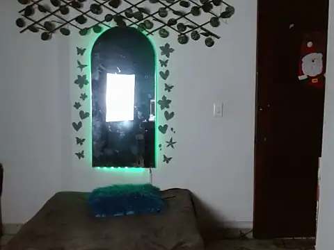 Ebony luna online show from January 12, 6:15 pm