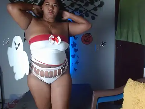 Ebony luna online show from October 3, 12:50 pm