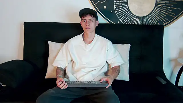 LukeSavagge online show from October 10, 7:58 pm