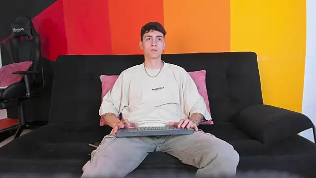 LukeSavagge online show from October 15, 8:50 pm