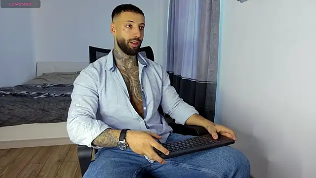MasculineGuy99 online show from October 25, 5:39 am