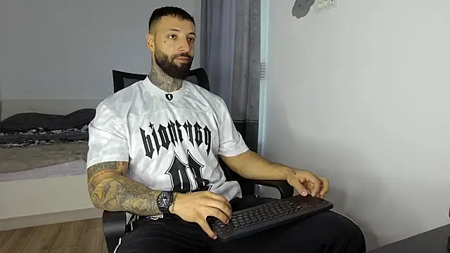 MasculineGuy99 online show from October 15, 6:44 am