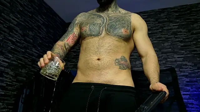 MasculineGuy99 online show from April 1, 11:12 pm