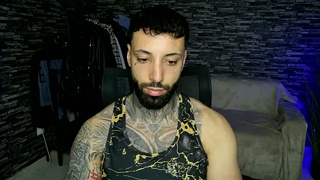 Snapshot of MasculineGuy99 chatting on May 7, 8:12 pm MasculineGuy99 online show from May 7, 8:12 pm